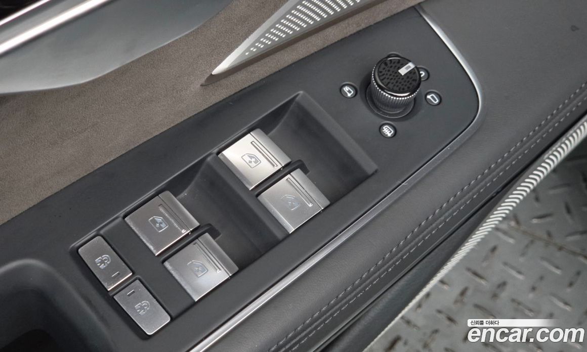 Audi A8 (D5) фото 30