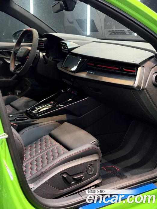 Audi RS3 (8Y) фото 11
