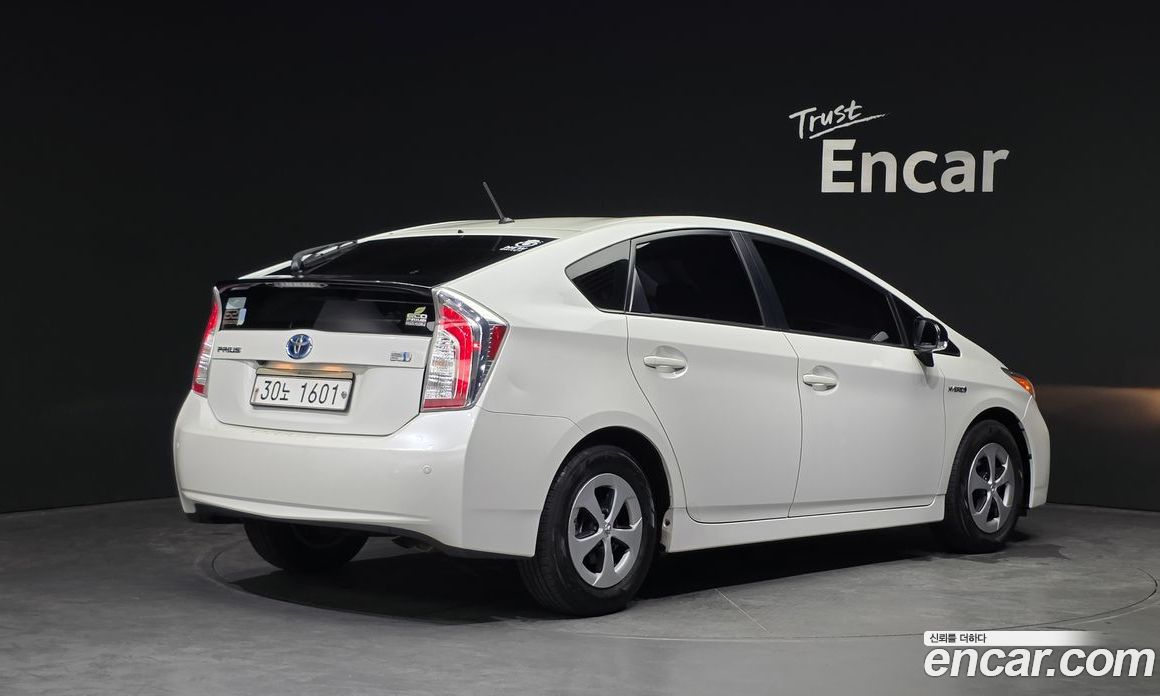 Toyota Prius фото 2