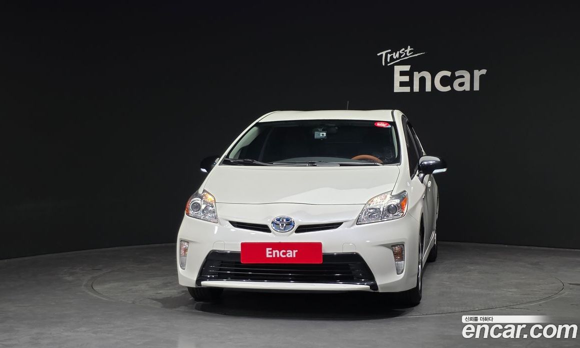 Toyota Prius фото 3