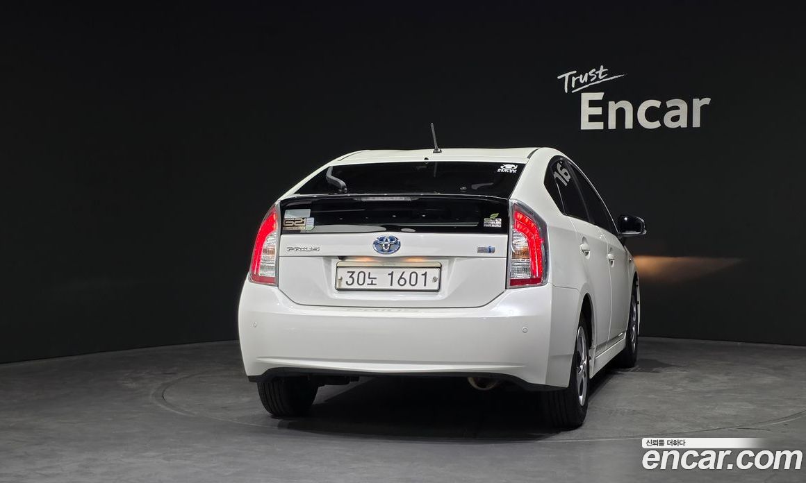 Toyota Prius фото 4
