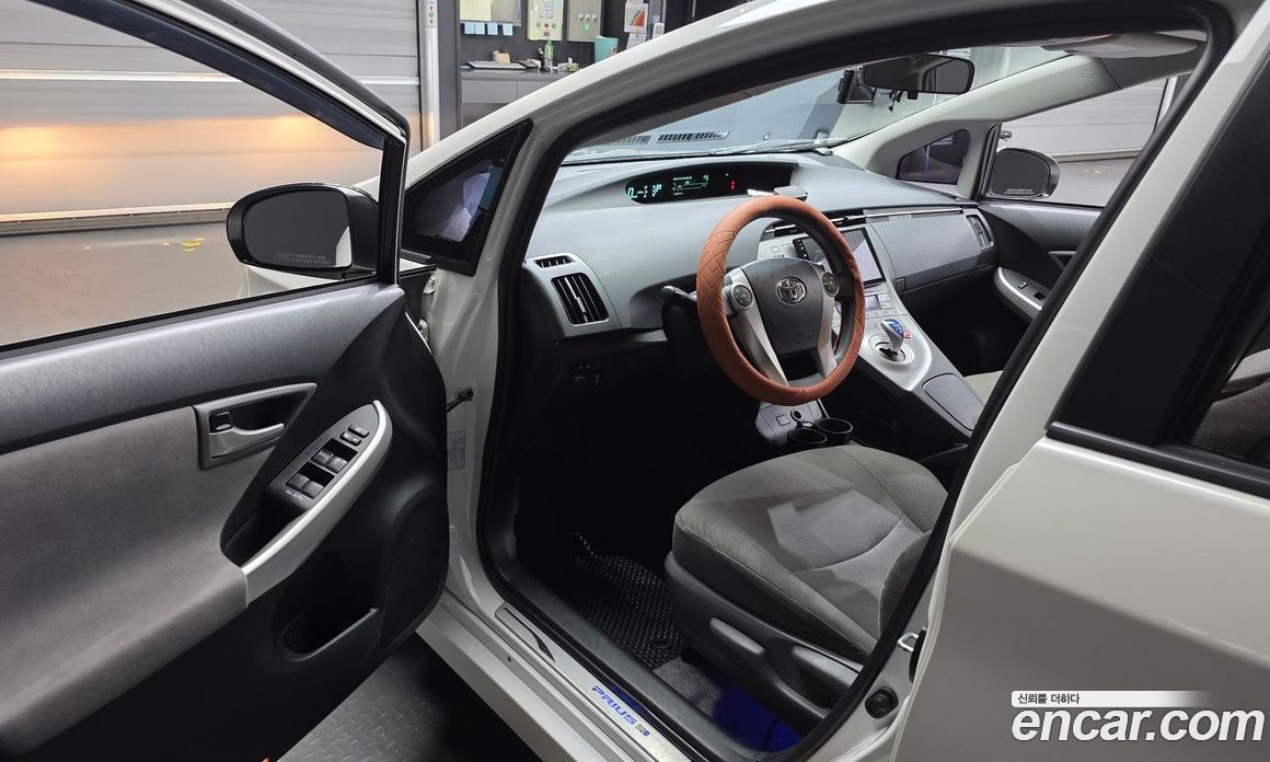 Toyota Prius фото 10