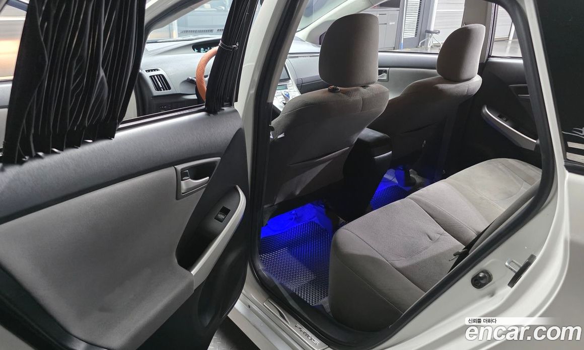 Toyota Prius фото 11