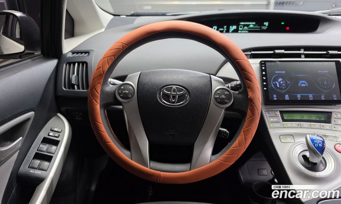 Toyota Prius фото 12