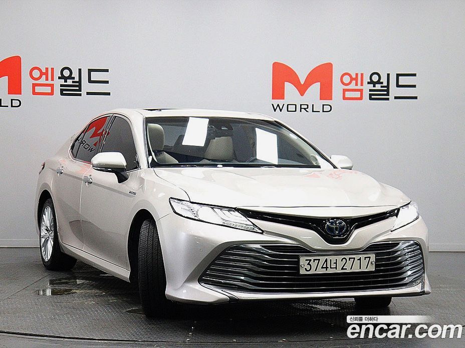 Toyota Camry (XV70) фото 3