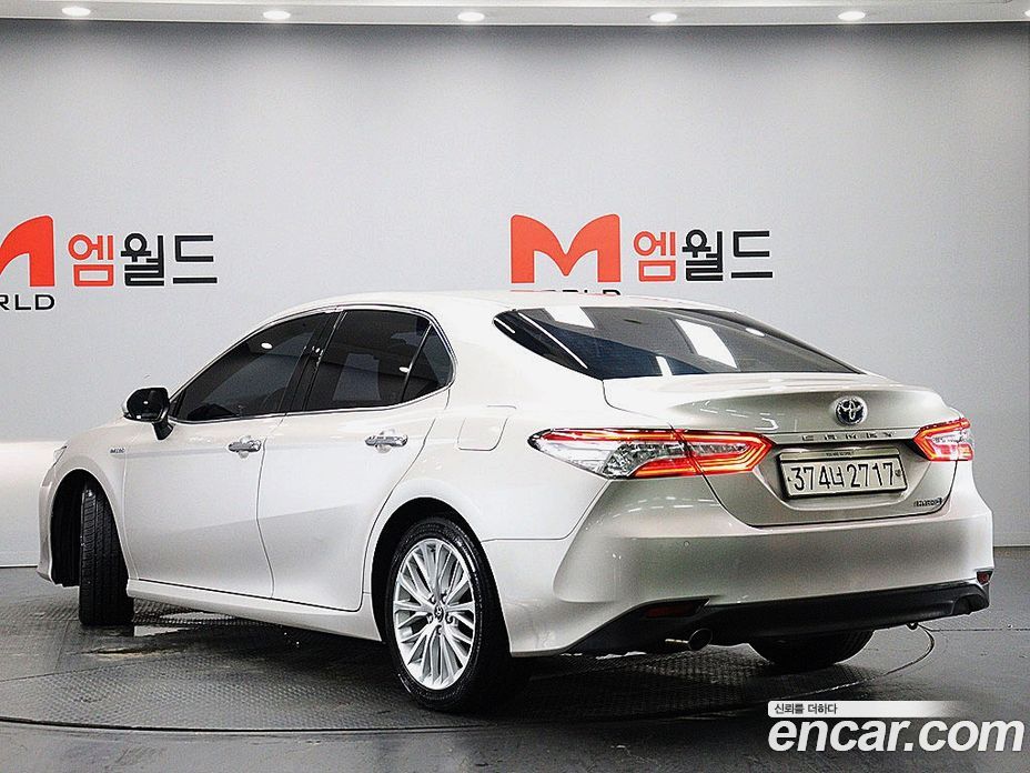 Toyota Camry (XV70) фото 4