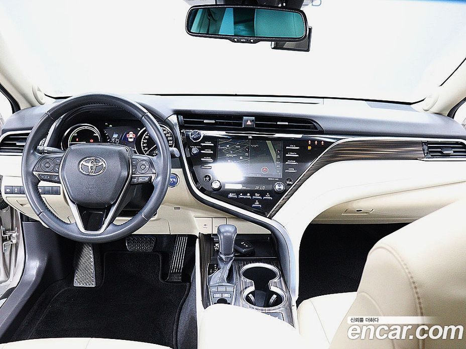 Toyota Camry (XV70) фото 7