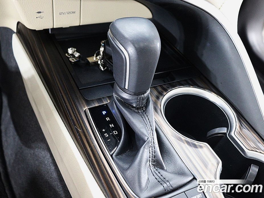 Toyota Camry (XV70) фото 9