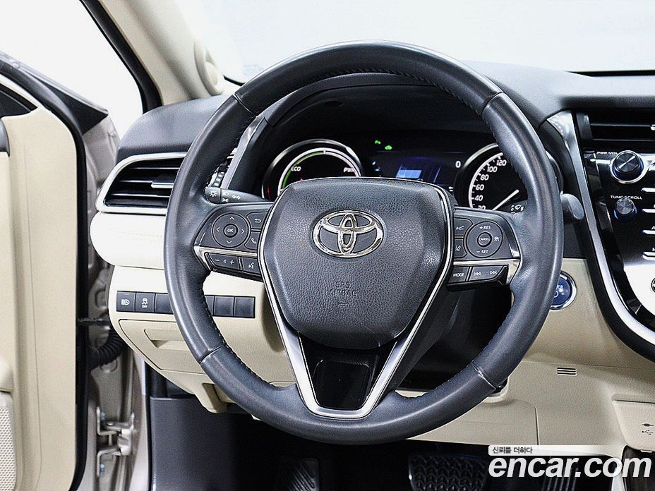 Toyota Camry (XV70) фото 12