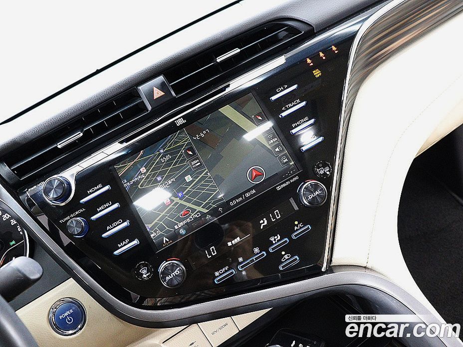 Toyota Camry (XV70) фото 13