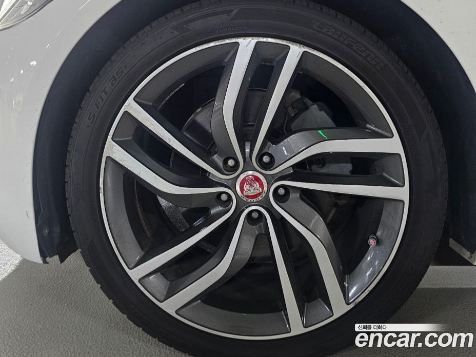 Jaguar XF (X260) фото 5