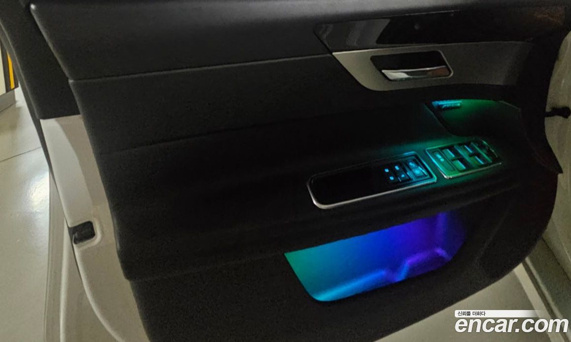 Jaguar XF (X260) фото 10