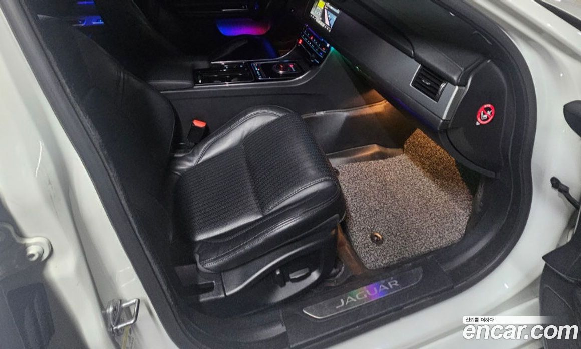 Jaguar XF (X260) фото 12