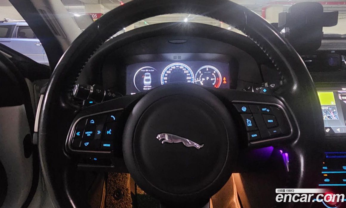 Jaguar XF (X260) фото 14