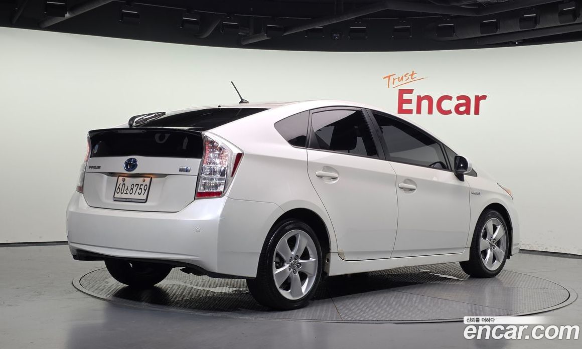 Toyota Prius фото 2