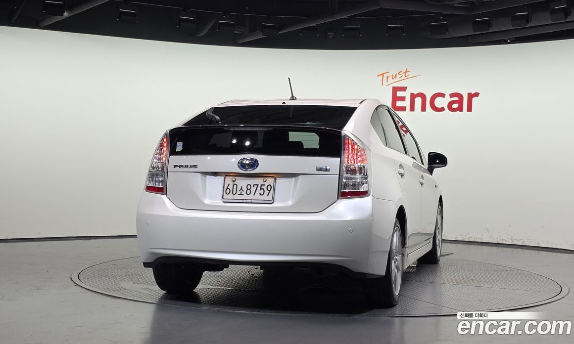 Toyota Prius фото 4