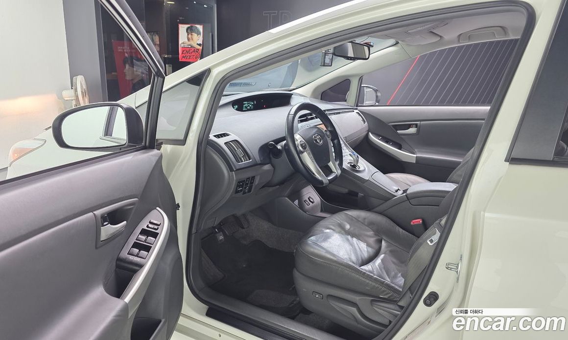Toyota Prius фото 10
