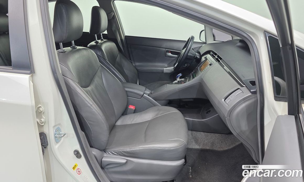 Toyota Prius фото 11
