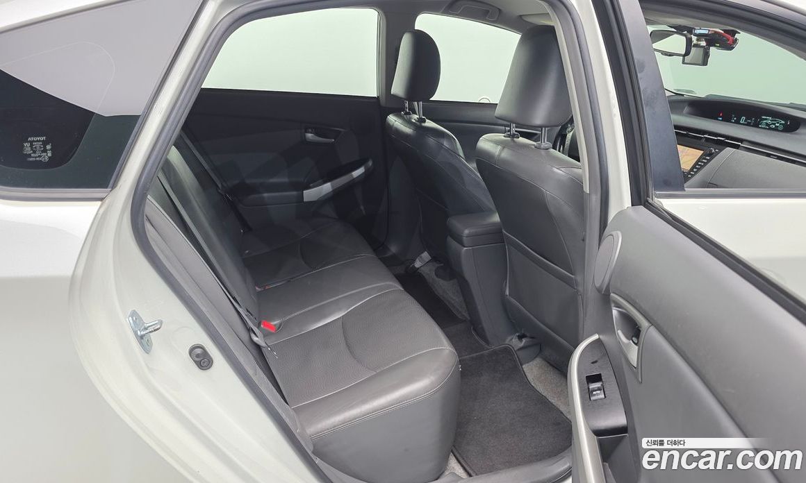 Toyota Prius фото 12