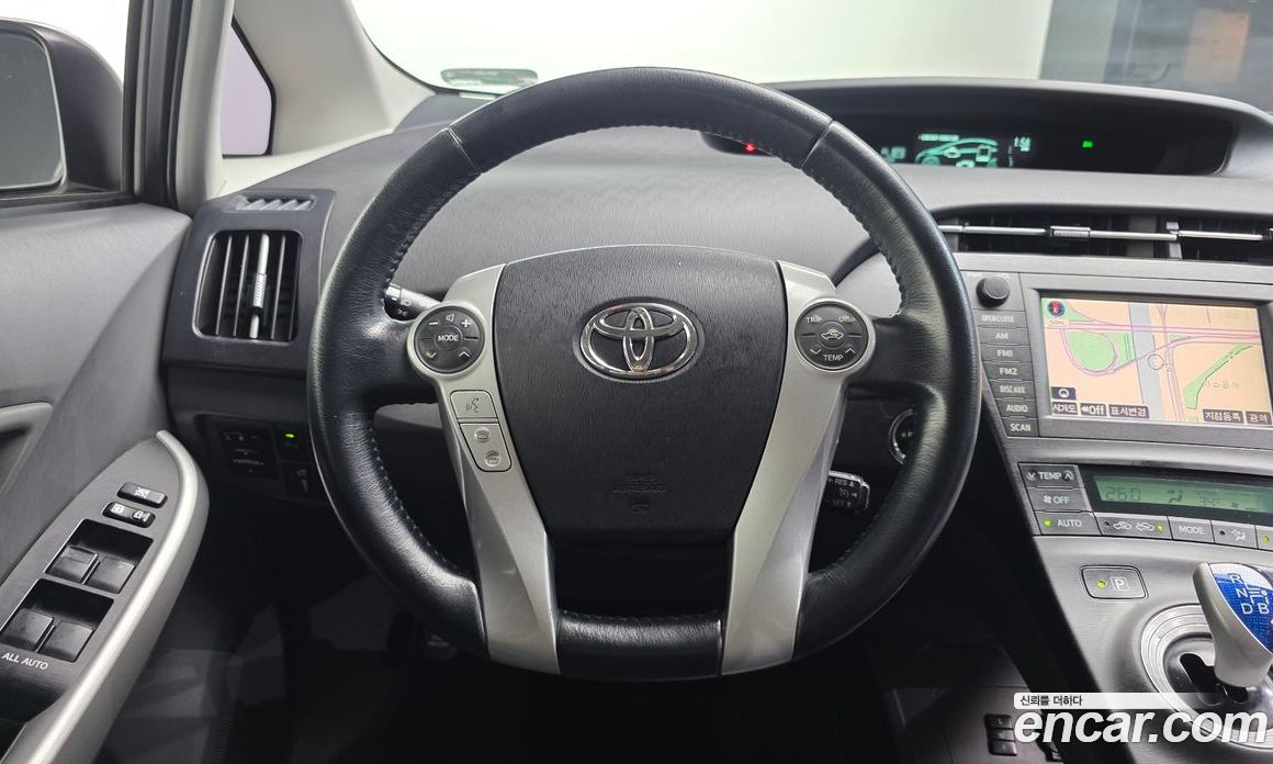 Toyota Prius фото 13