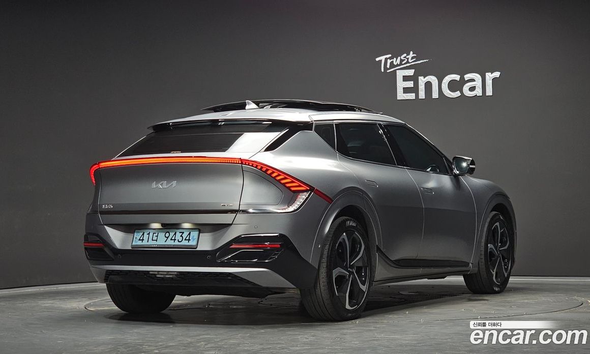 Kia EV6 фото 2