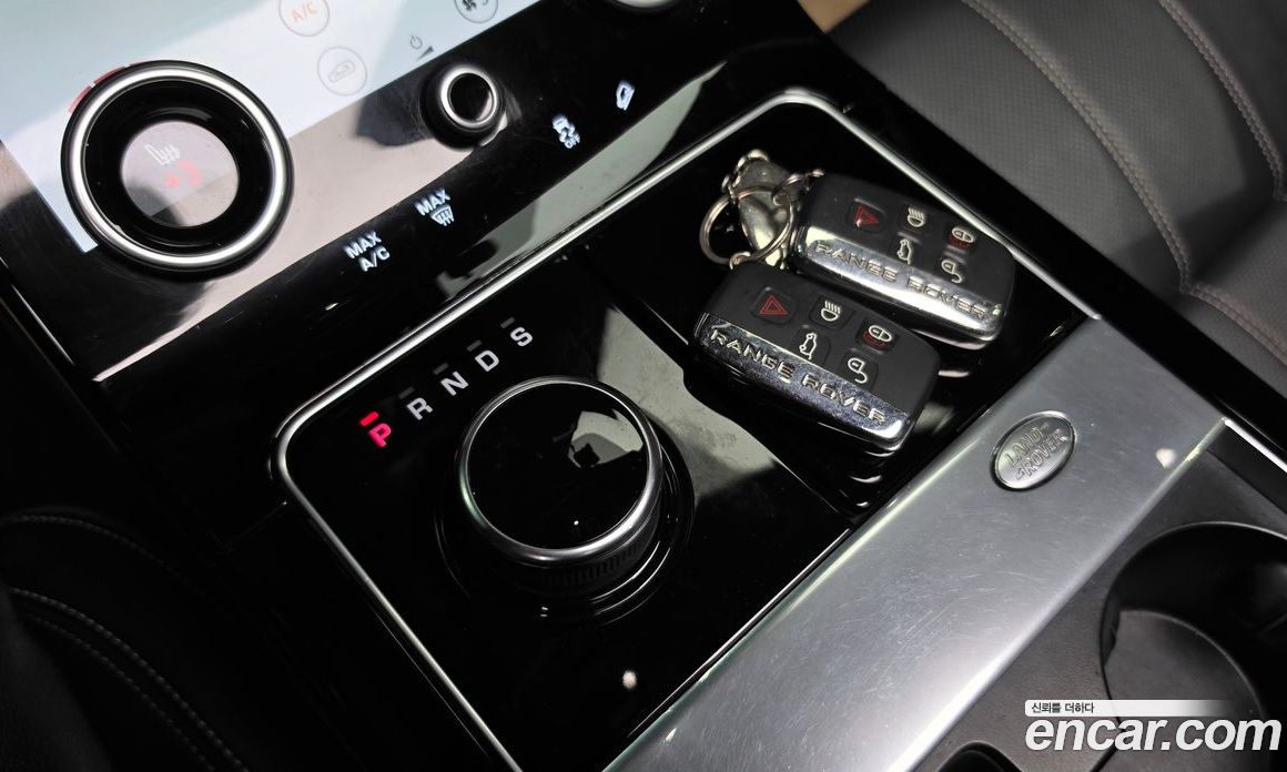 Land Rover Range Rover Velar фото 9