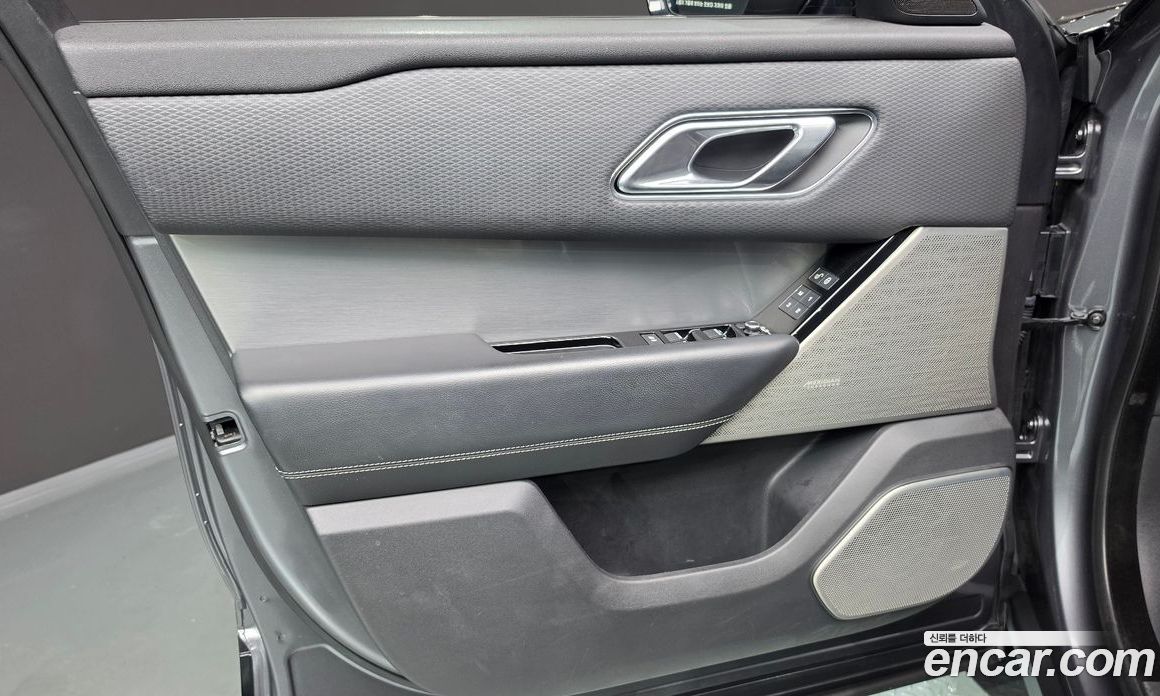 Land Rover Range Rover Velar фото 24