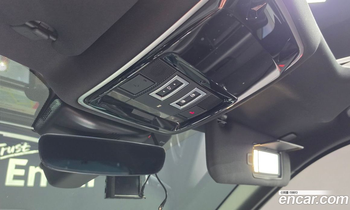 Land Rover Range Rover Velar фото 30