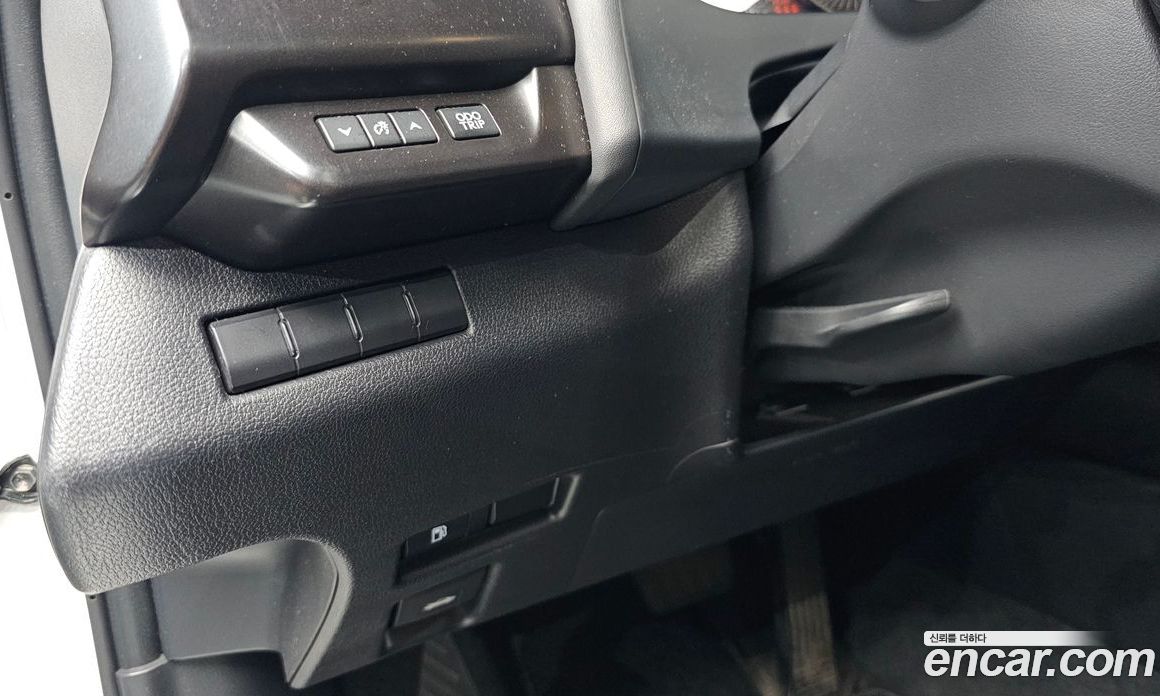 Lexus UX250h фото 13