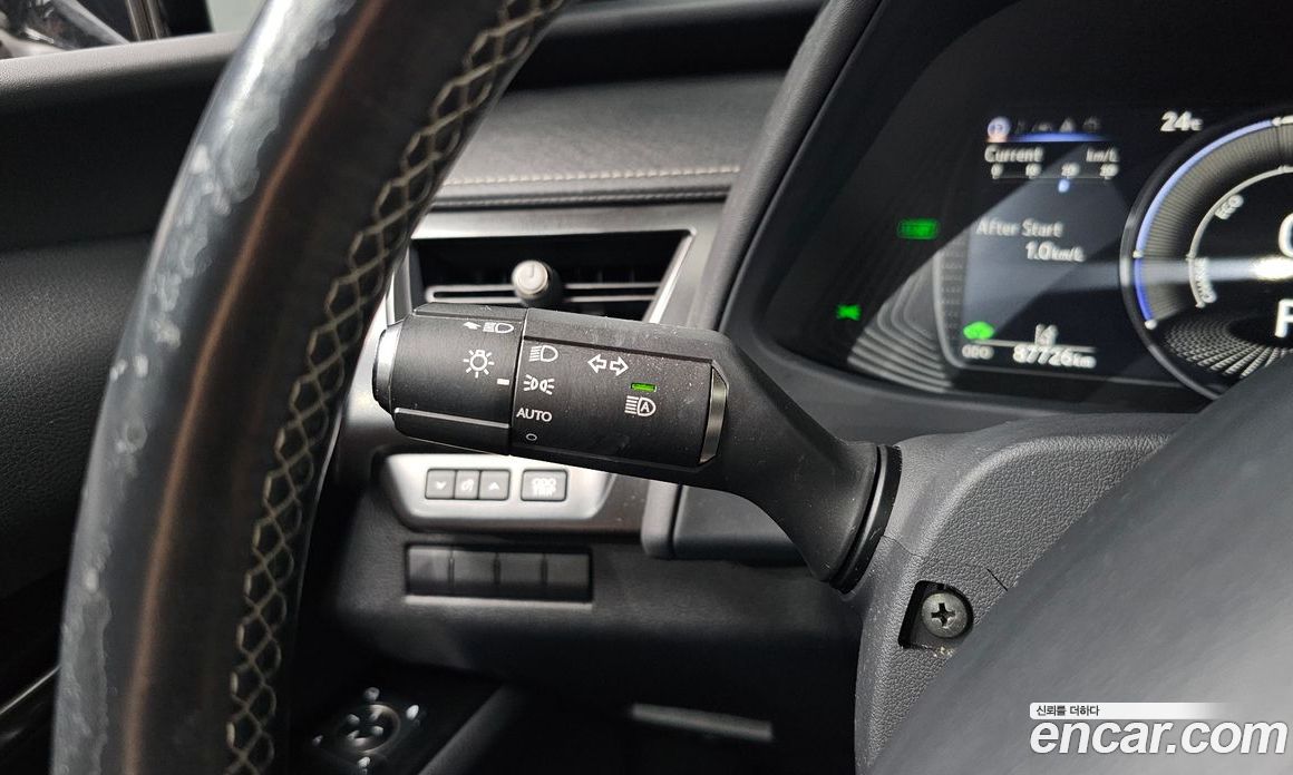 Lexus UX250h фото 14