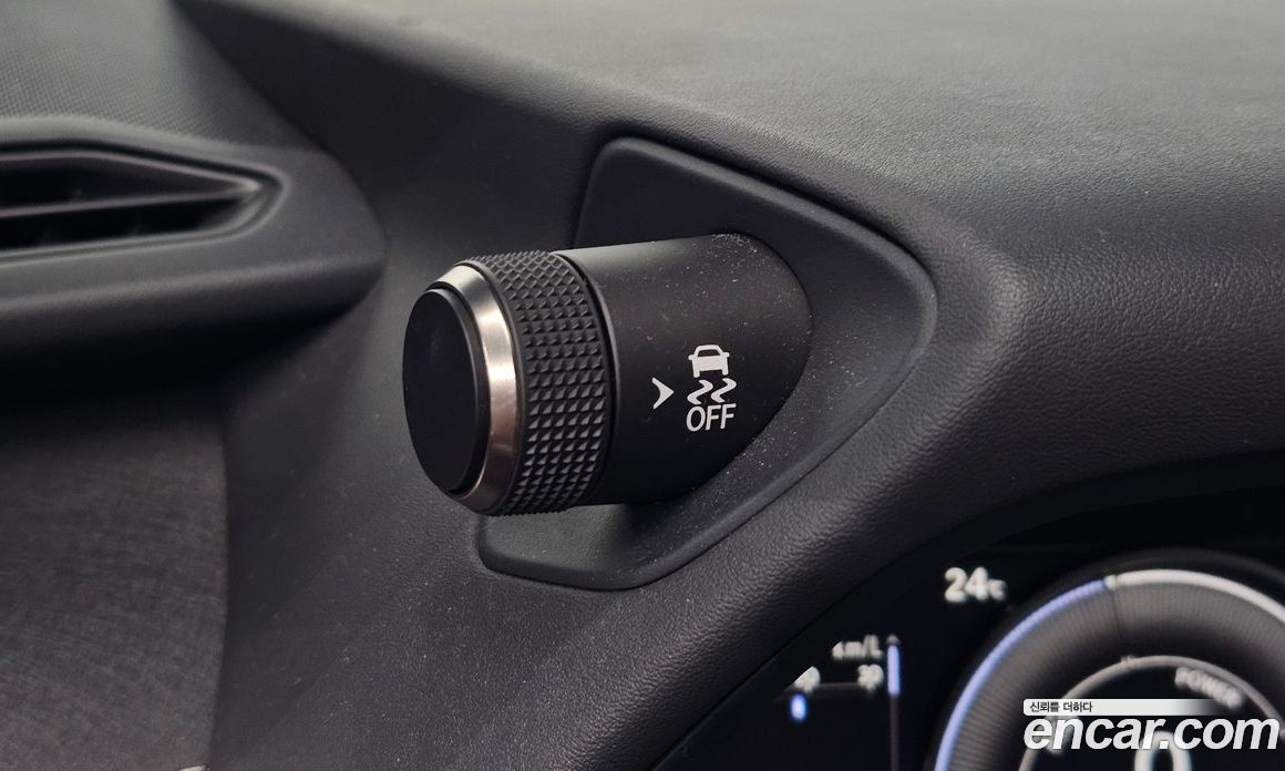 Lexus UX250h фото 16