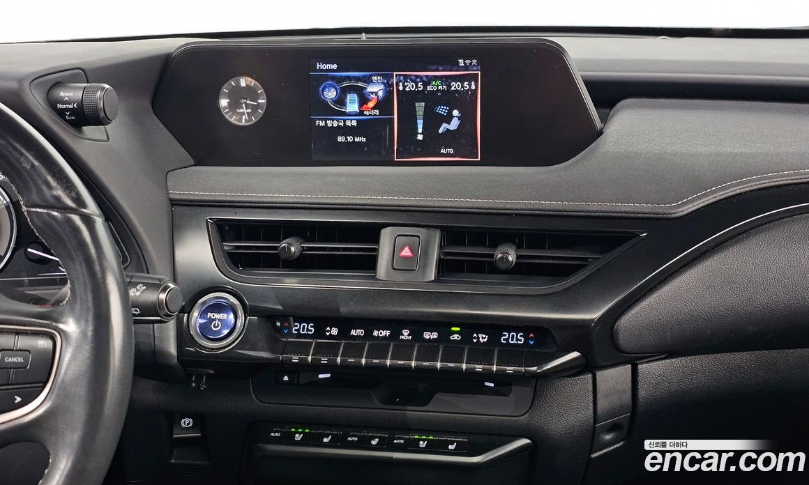 Lexus UX250h фото 19