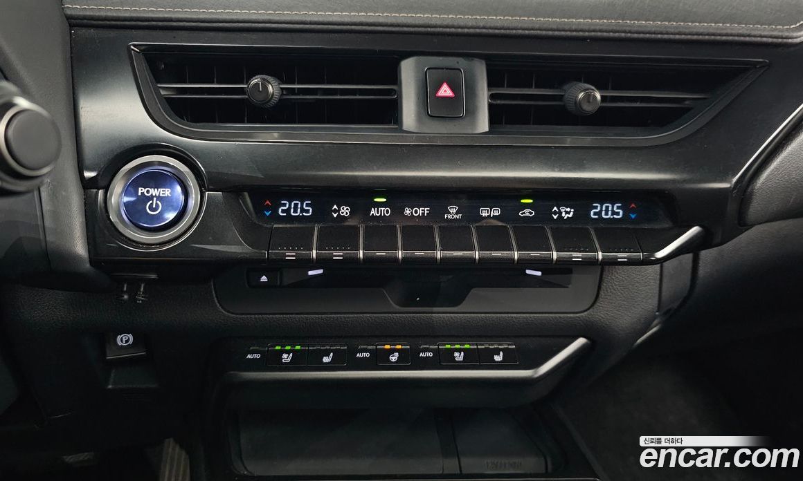 Lexus UX250h фото 28
