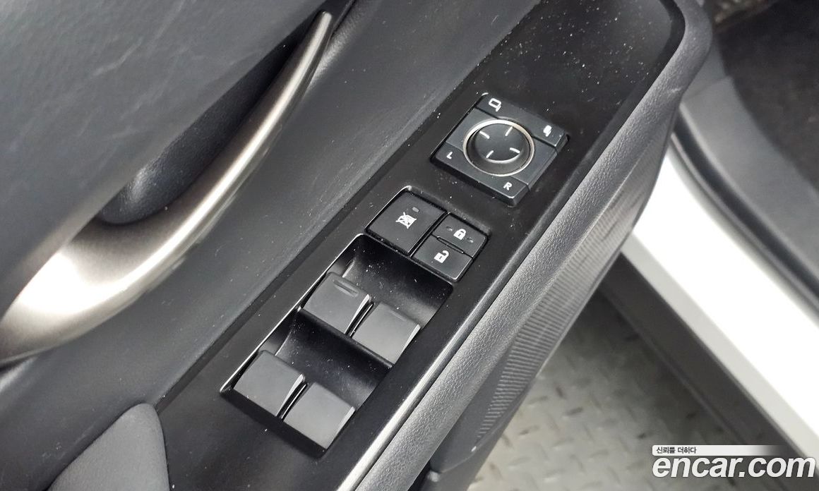 Lexus UX250h фото 29