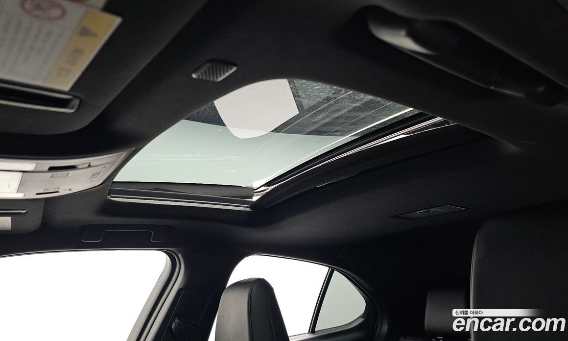 Lexus UX250h фото 31