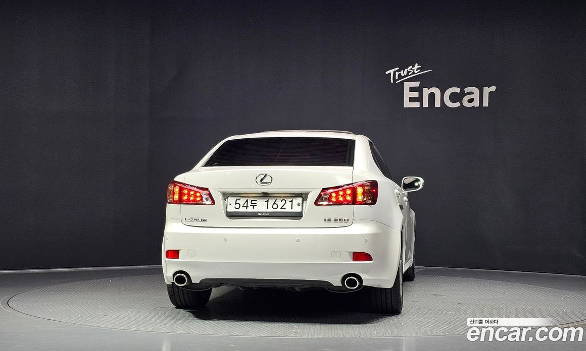 Lexus IS250 фото 4