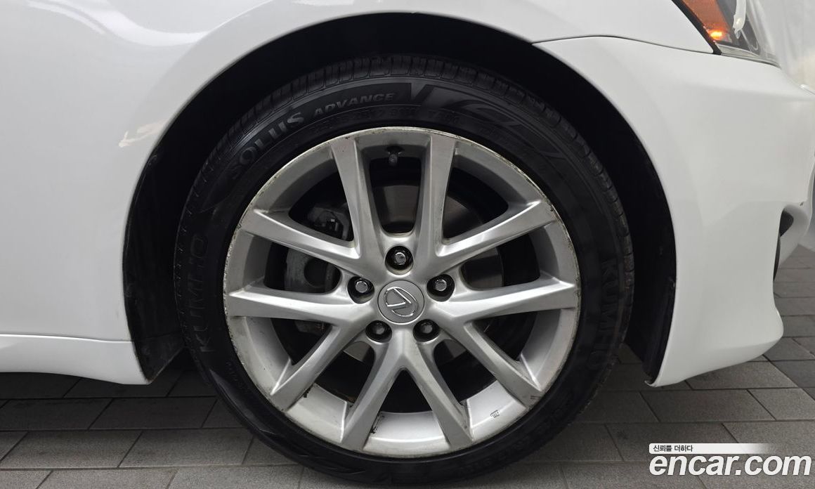 Lexus IS250 фото 5