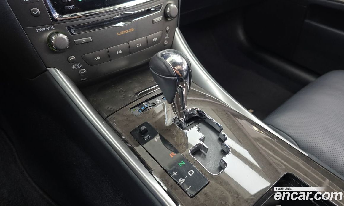 Lexus IS250 фото 9