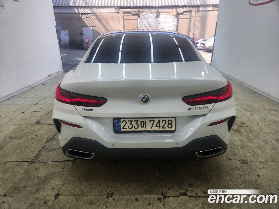 BMW 8-Series (G15) фото 6