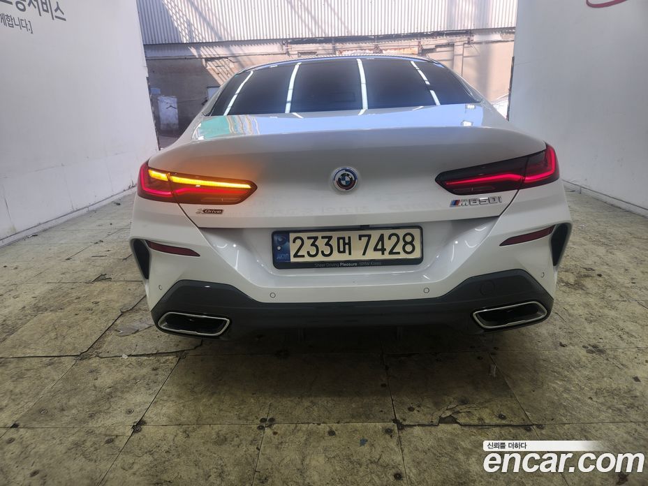 BMW 8-Series (G15) фото 7