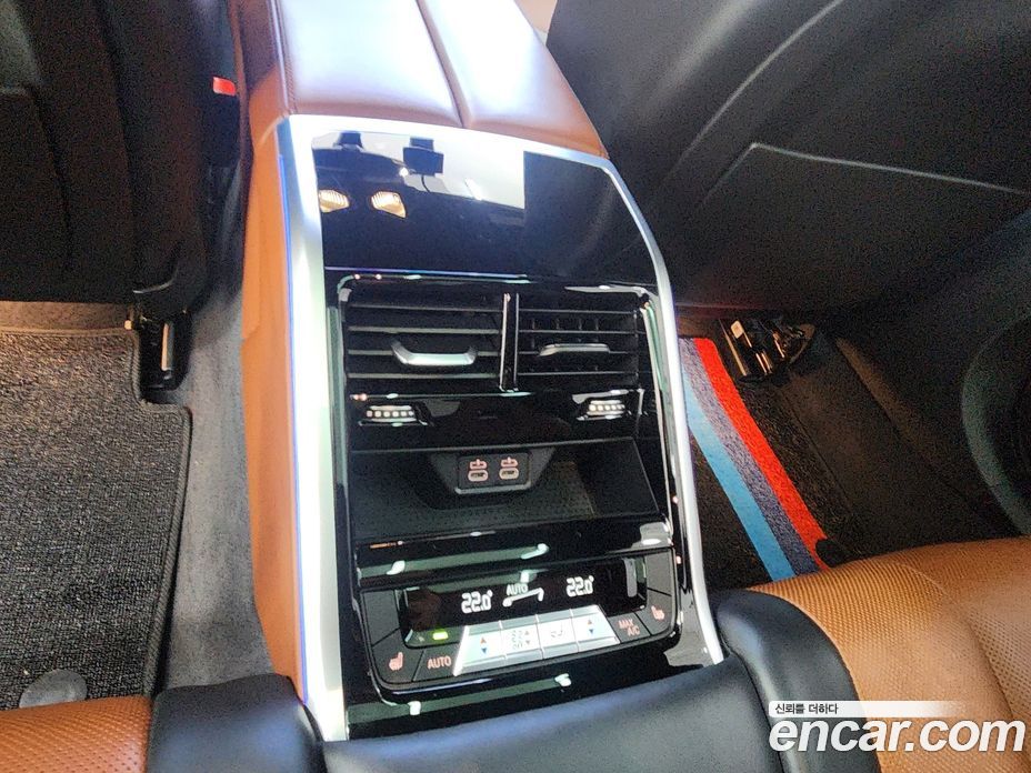 BMW 8-Series (G15) фото 10