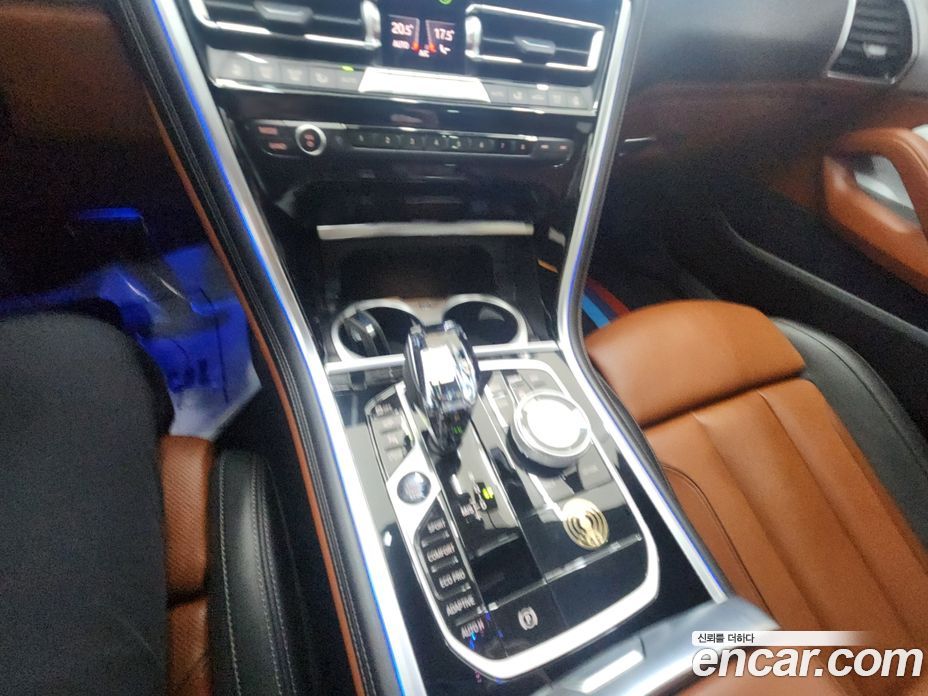 BMW 8-Series (G15) фото 19