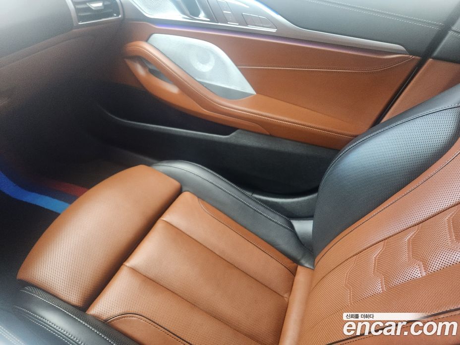 BMW 8-Series (G15) фото 20