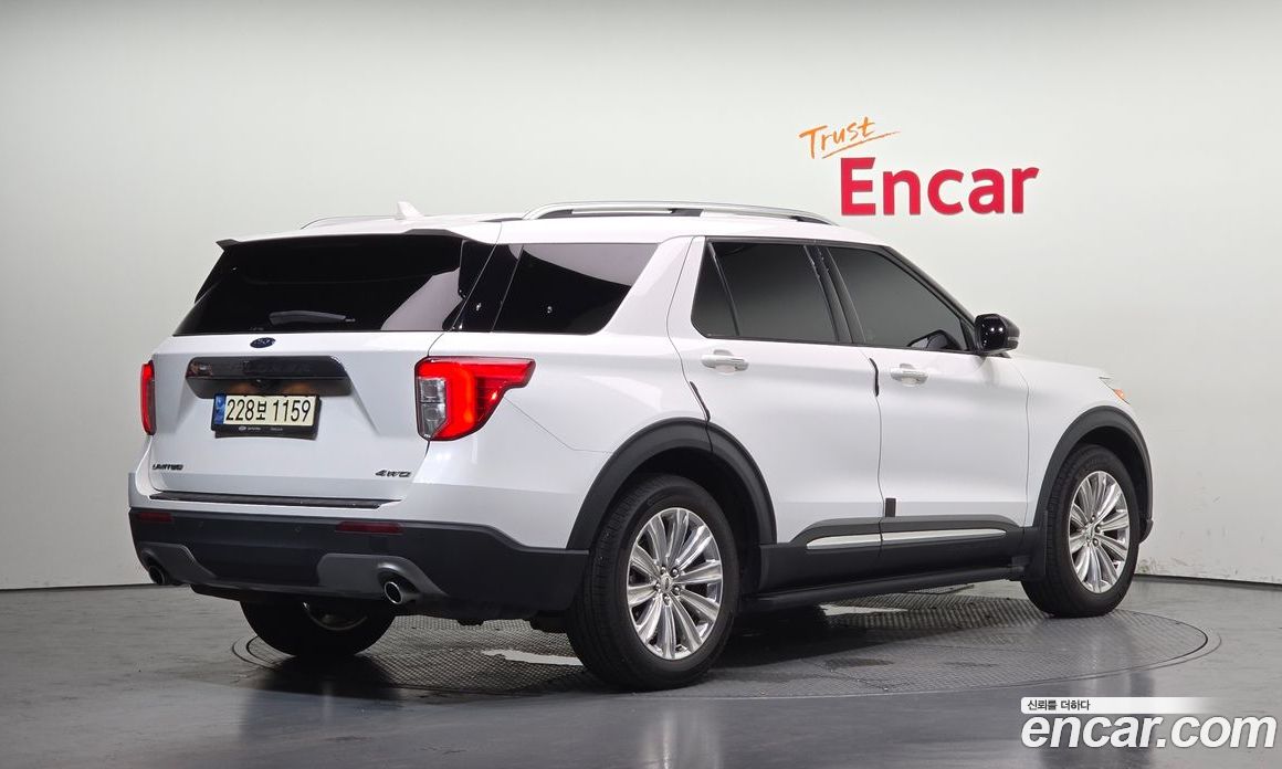 Ford Explorer 6th Gen фото 2