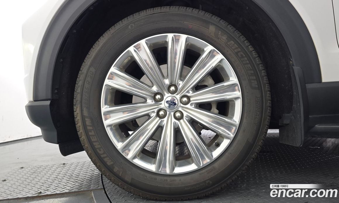 Ford Explorer 6th Gen фото 5
