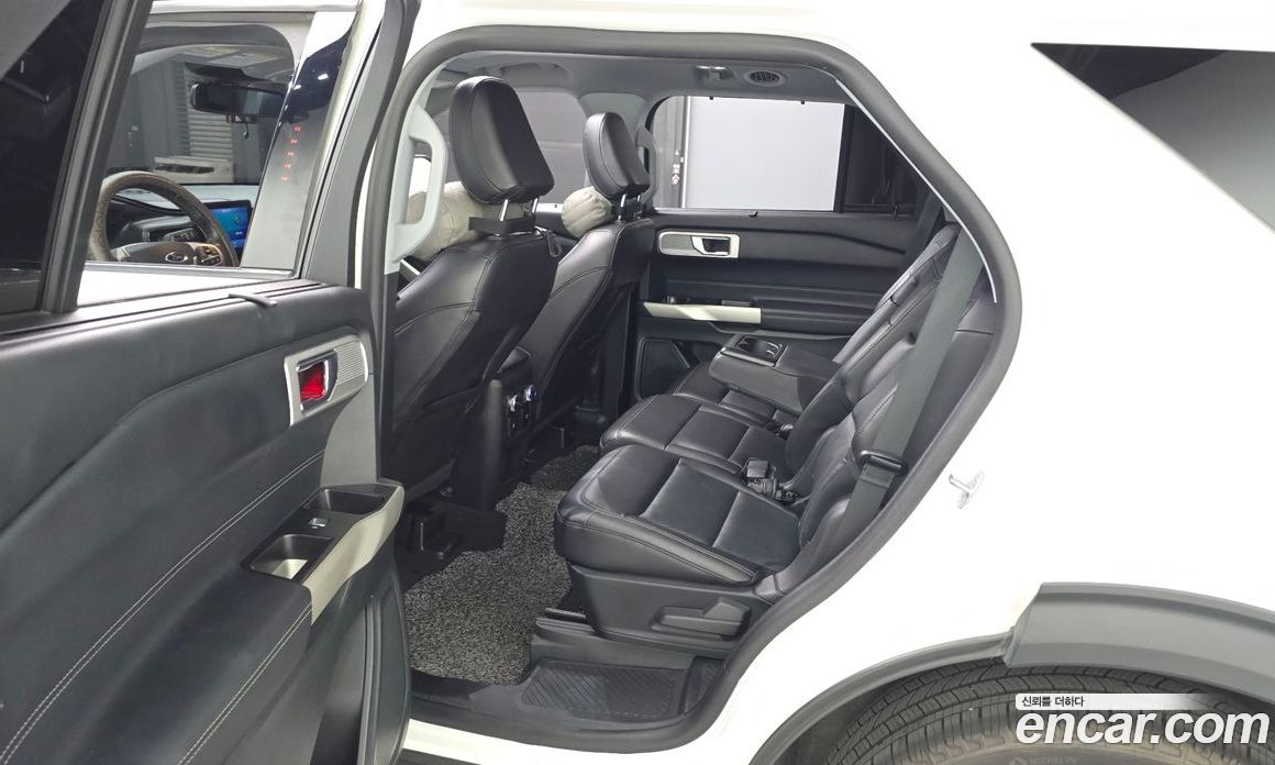 Ford Explorer 6th Gen фото 11