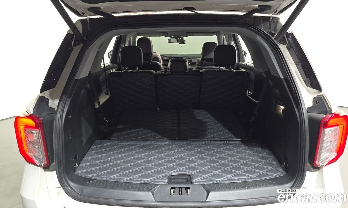 Ford Explorer 6th Gen фото 17