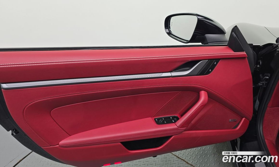 Porsche 911 (992) фото 25